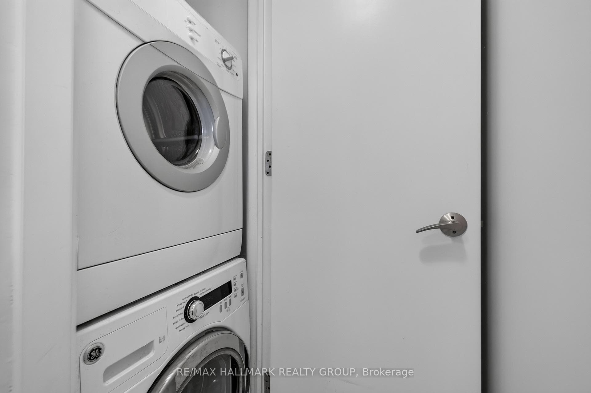 201 Parkdale Avenue Unit 1001 photo 20