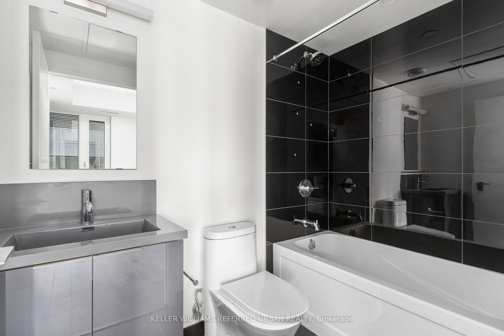 230 Simcoe Street Unit 2813 photo 26
