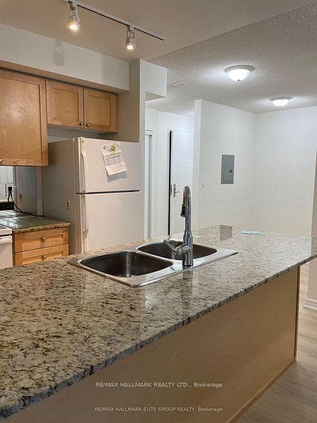 761 Bay Street Unit 2012 photo 5