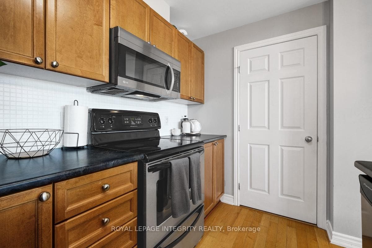 1105 Stittsville Main Street Unit I photo 18
