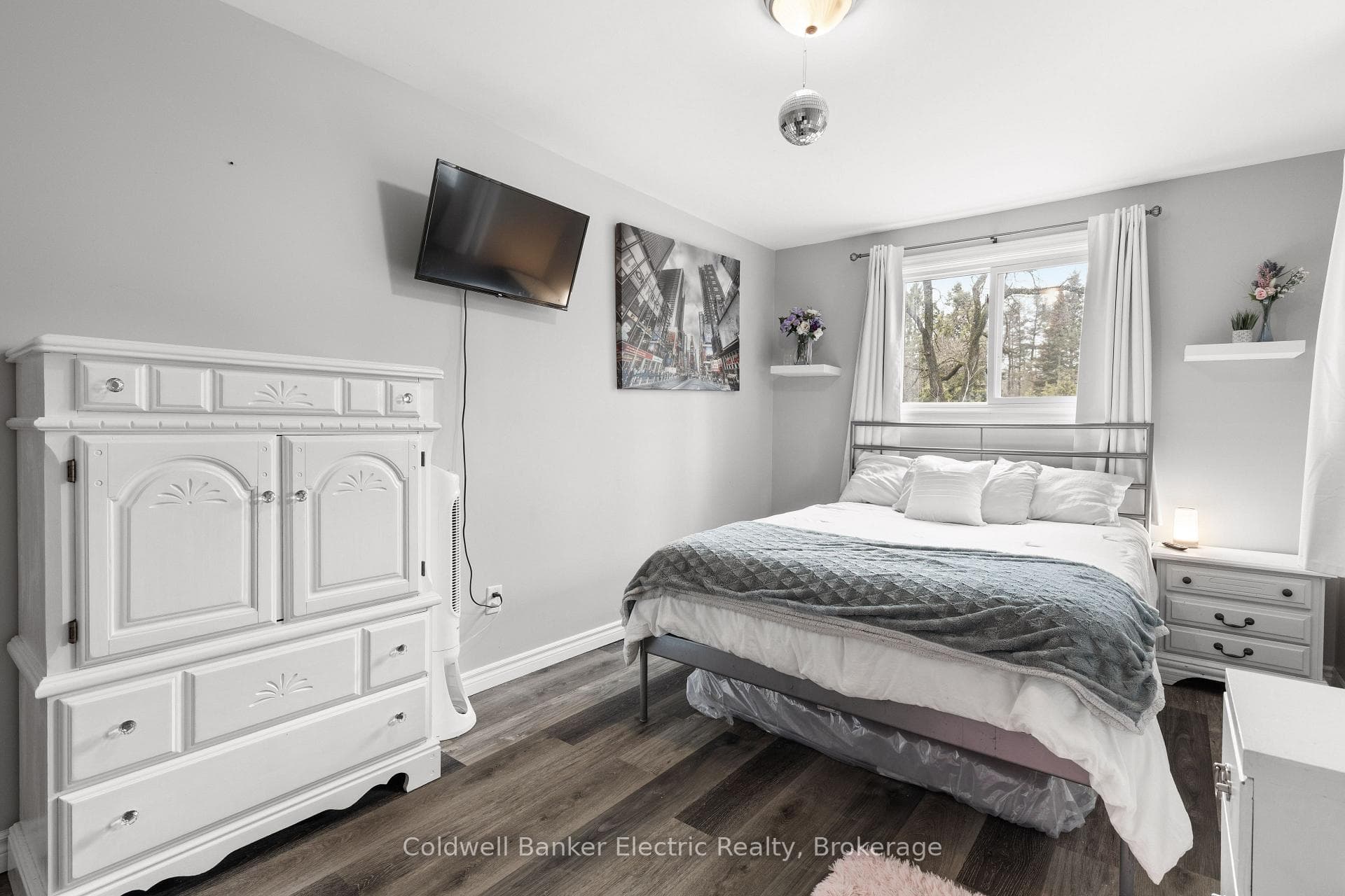 30 Woods Avenue photo 13
