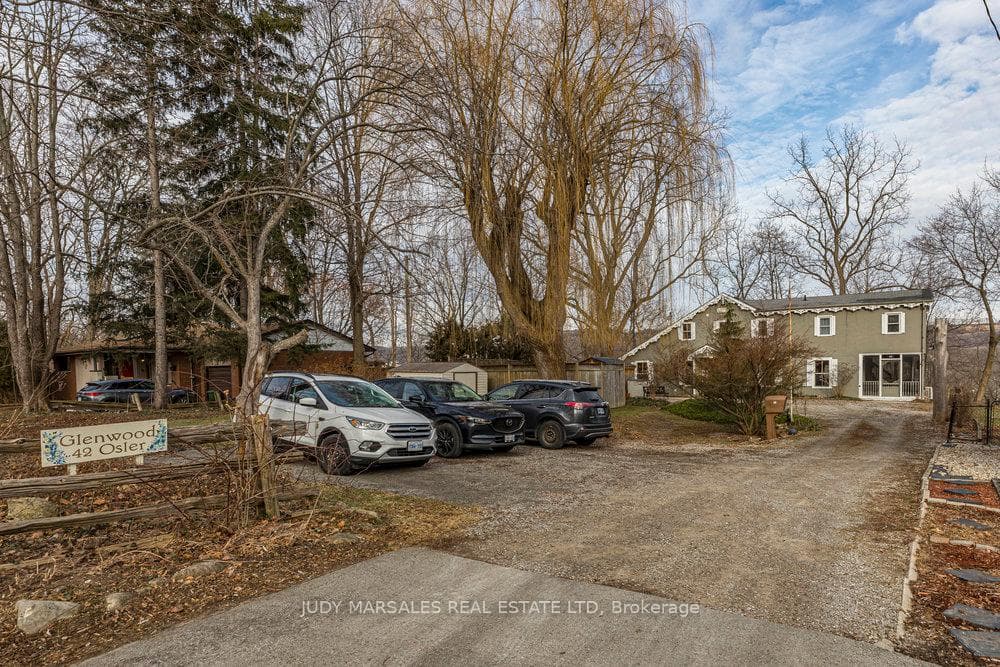 42 Osler Drive photo 4