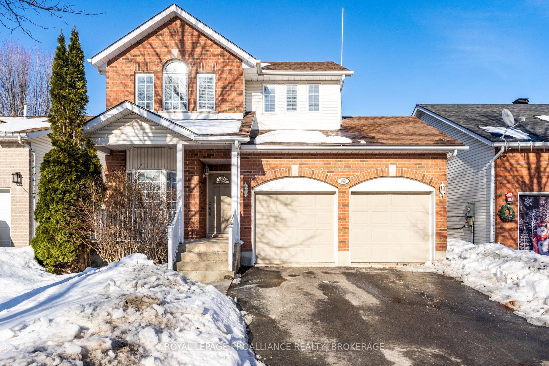 469 Freeman Crescent photo 2
