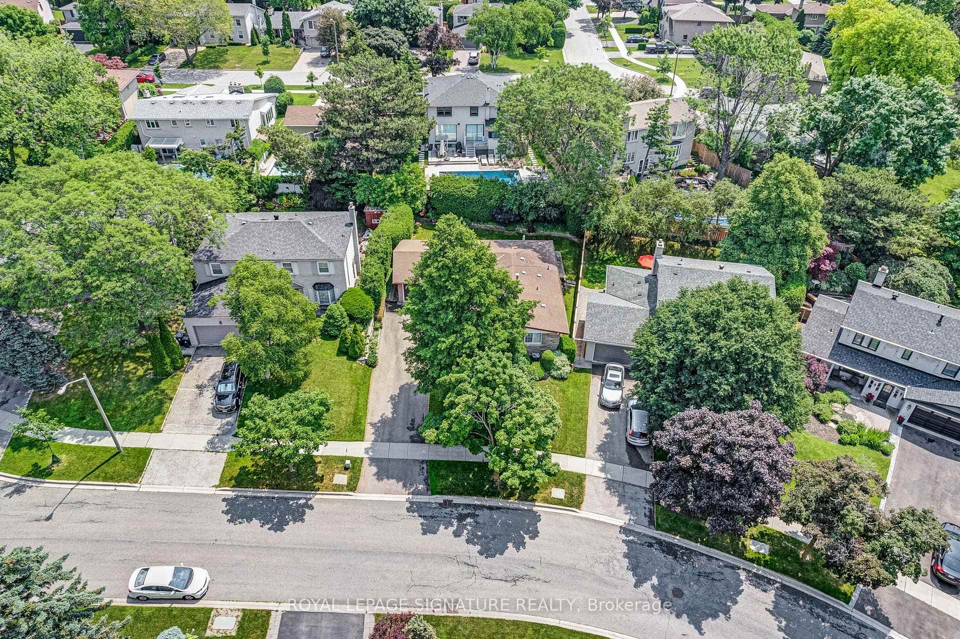 37 Aldenham Crescent photo 24