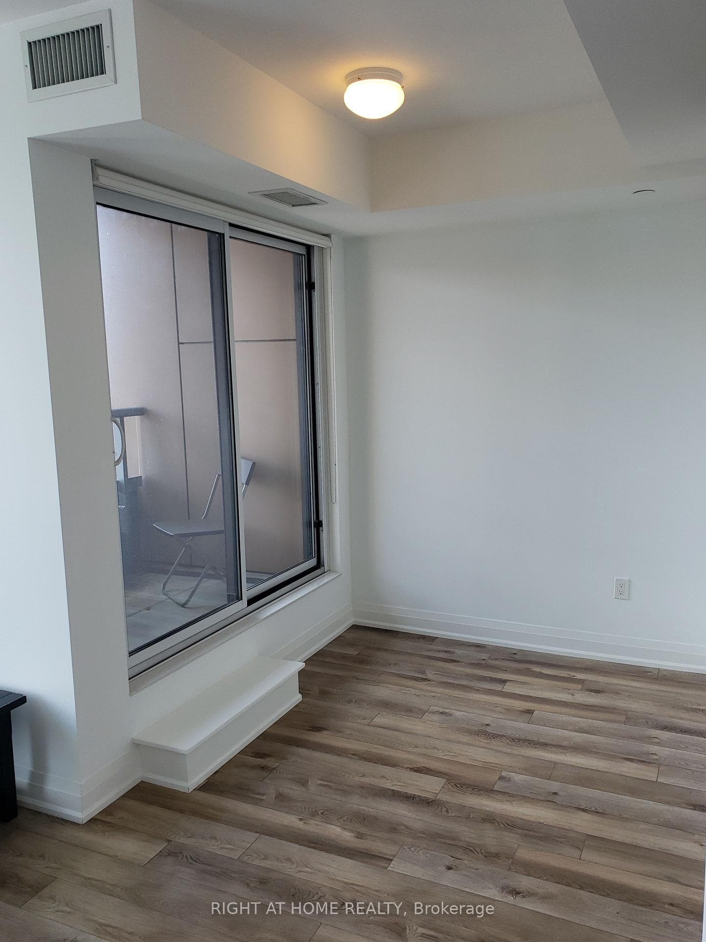 106 Dovercourt Road Unit 519 photo 8