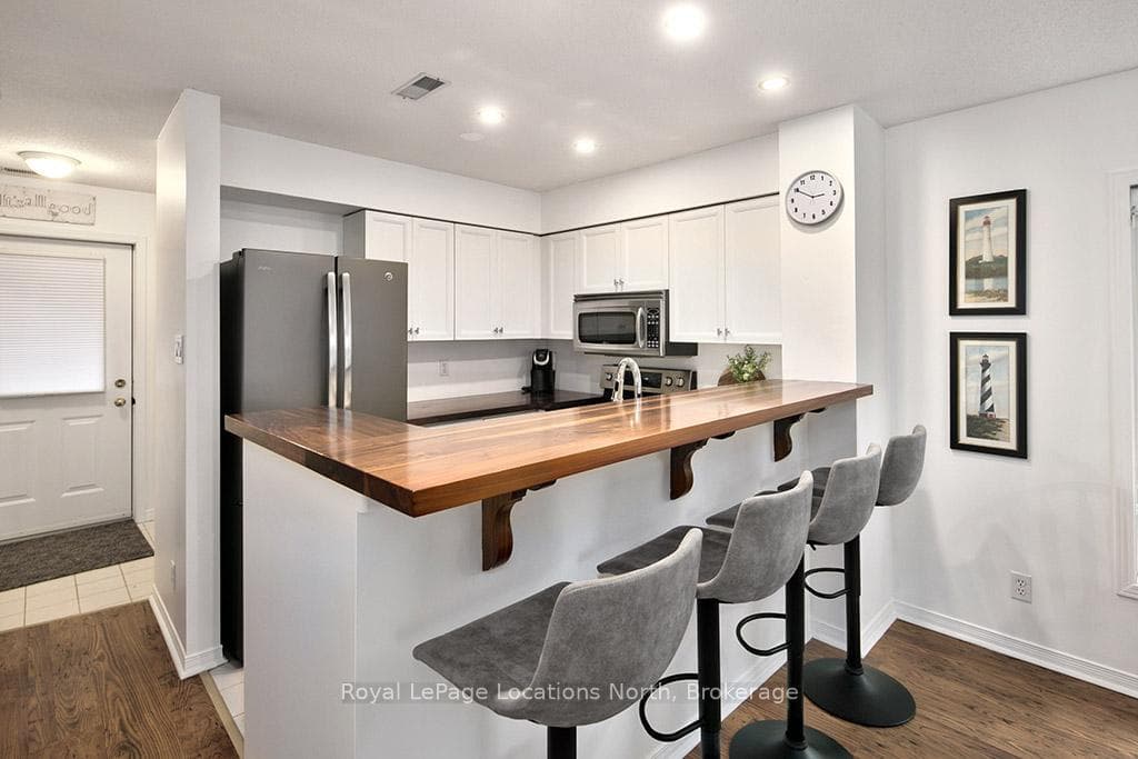 330 Mariners Way photo 6