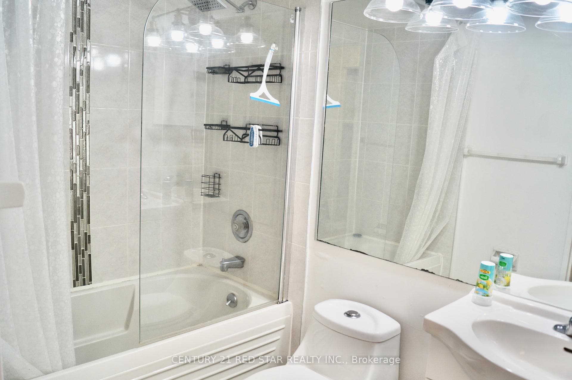 7 BISHOP Avenue Unit #910 photo 11