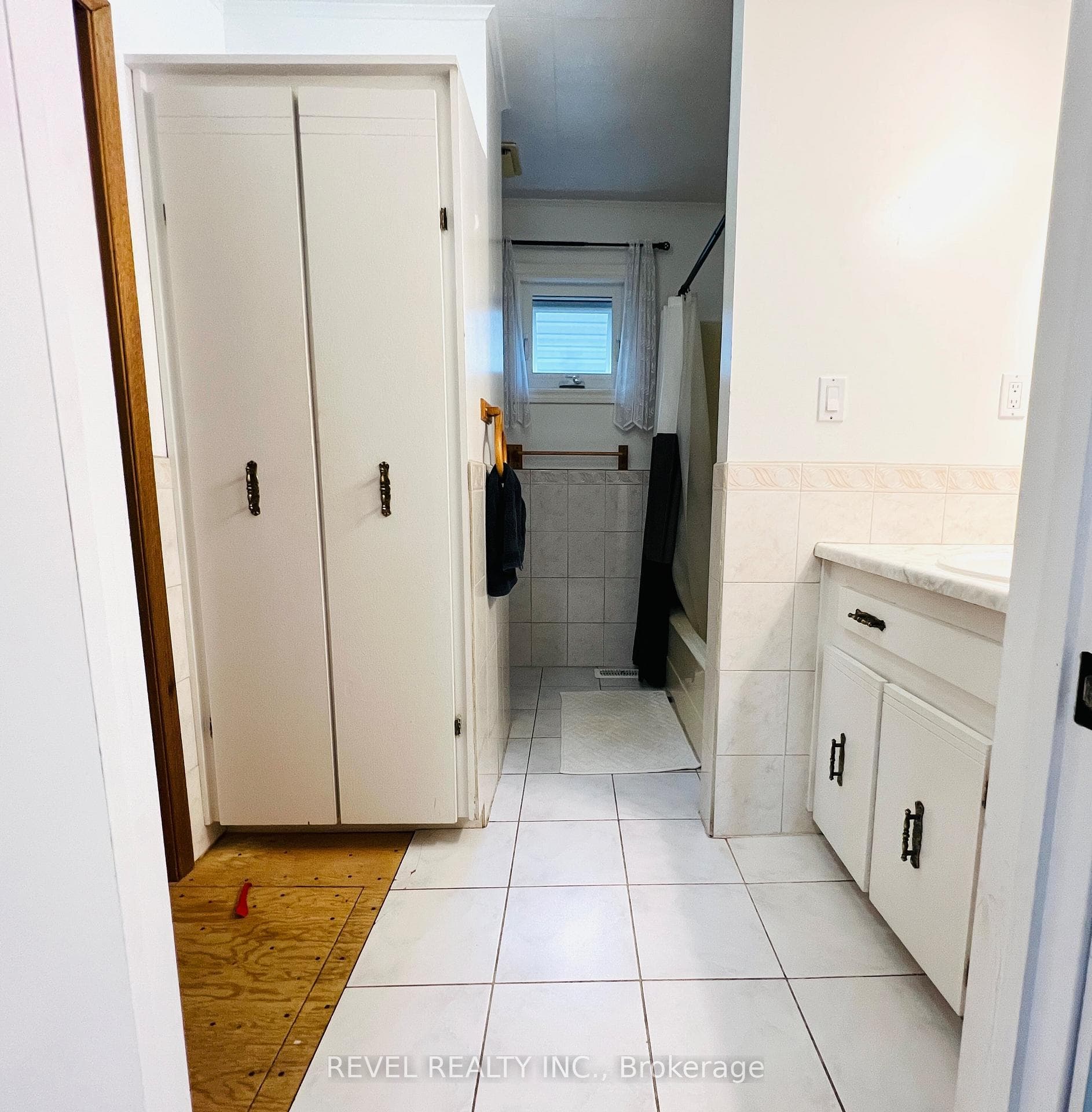 246 Laidlaw Street photo 11