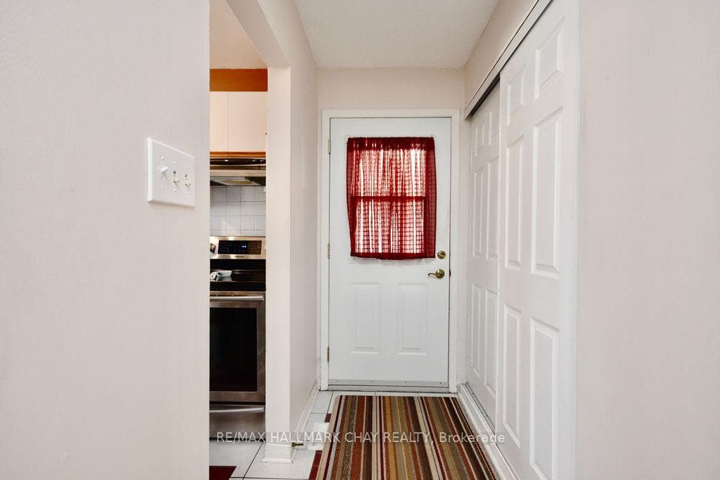 213 Cundles Road photo 2