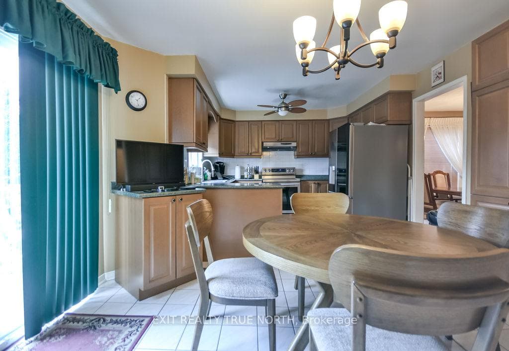 53 Etherington Crescent photo 10
