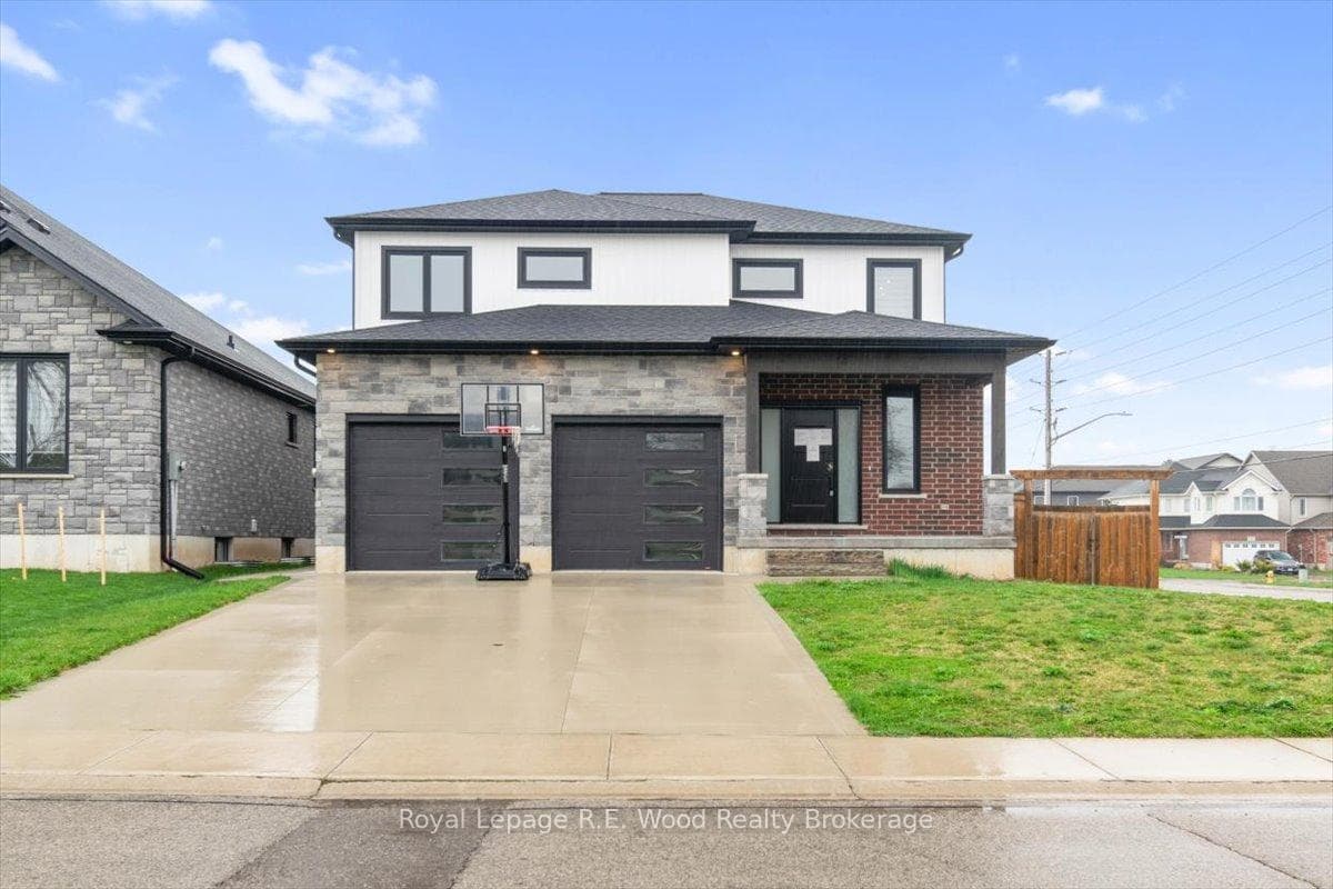 welcome to 81 Woodland Crescent