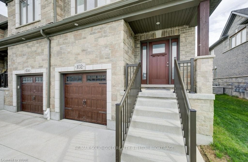 102 HOLLYBROOK Trail photo 2