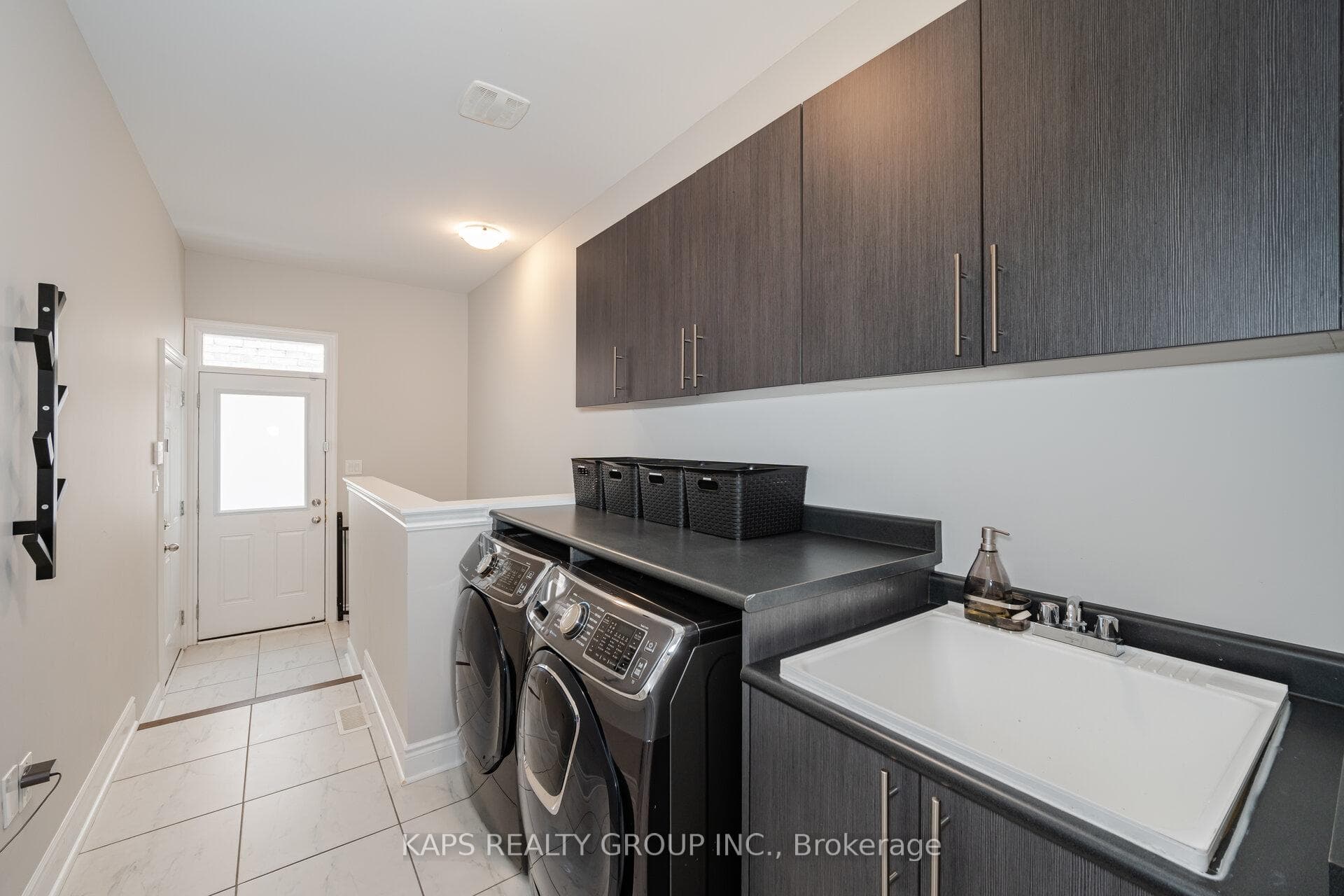 19 Royal West Drive photo 17