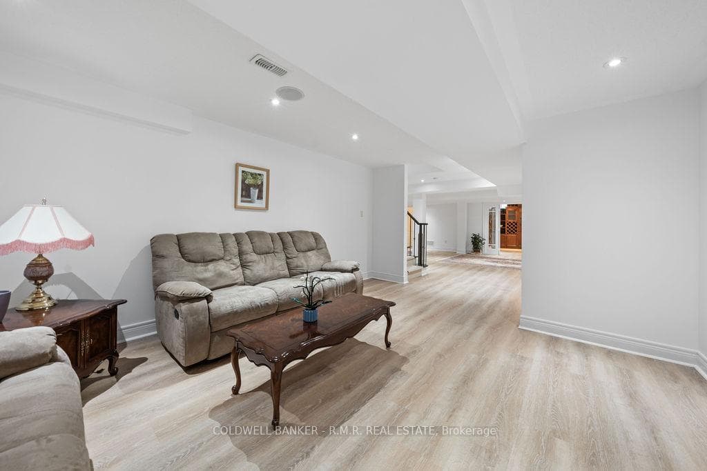 8 Valley Vista Drive photo 38