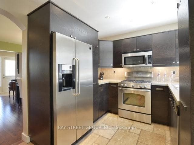 1245 Glenrose Crescent photo 5