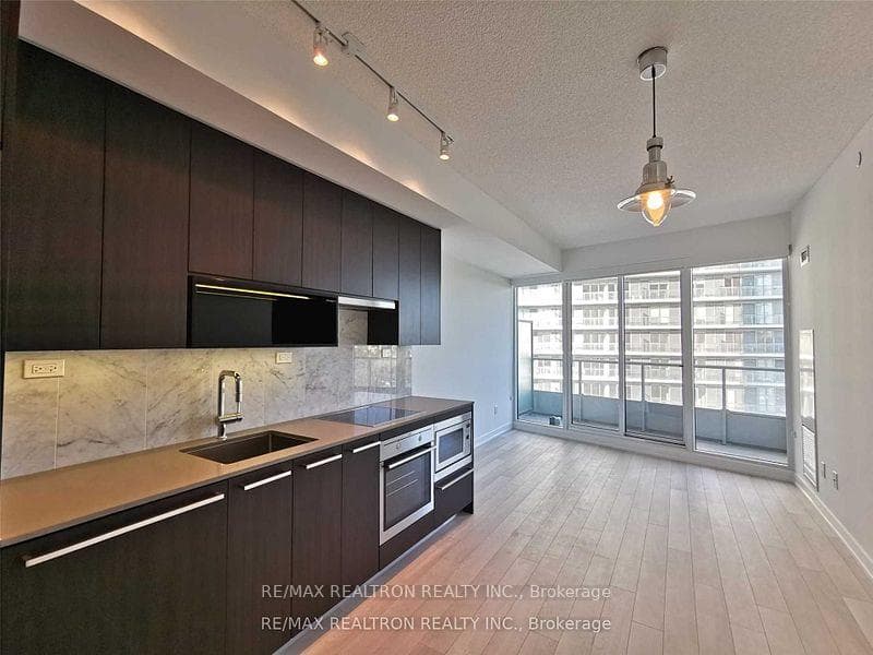 115 Mcmahon Drive Unit 1106 photo 4