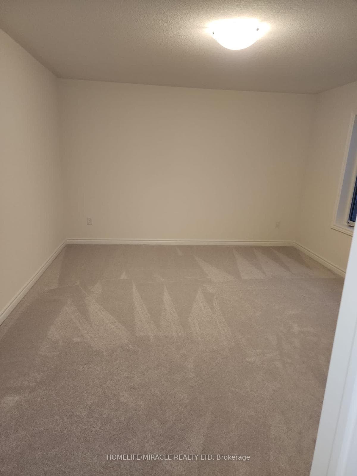 35 Jenner Drive photo 4