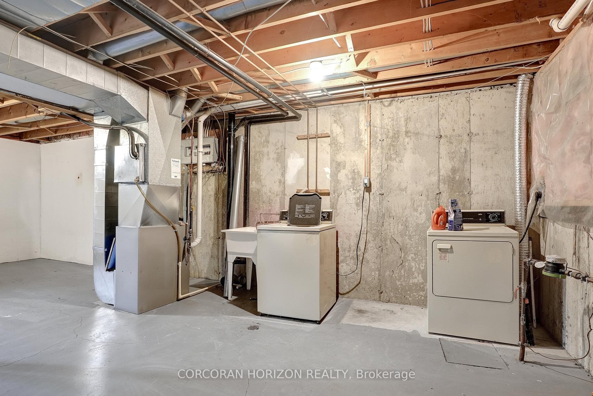 405 Kingscourt Drive Unit 4 photo 34