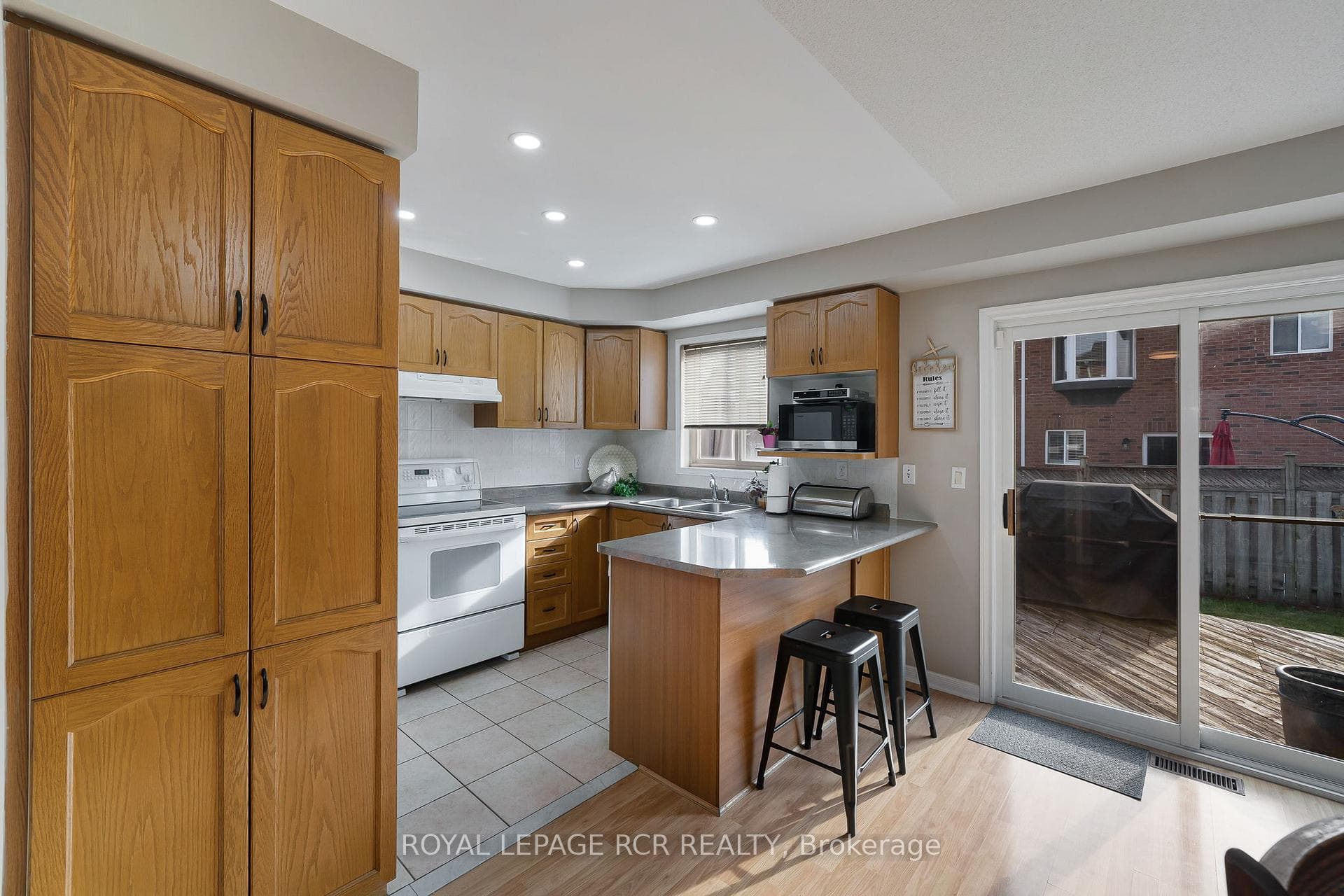 Kitchen with Breakfast Bar