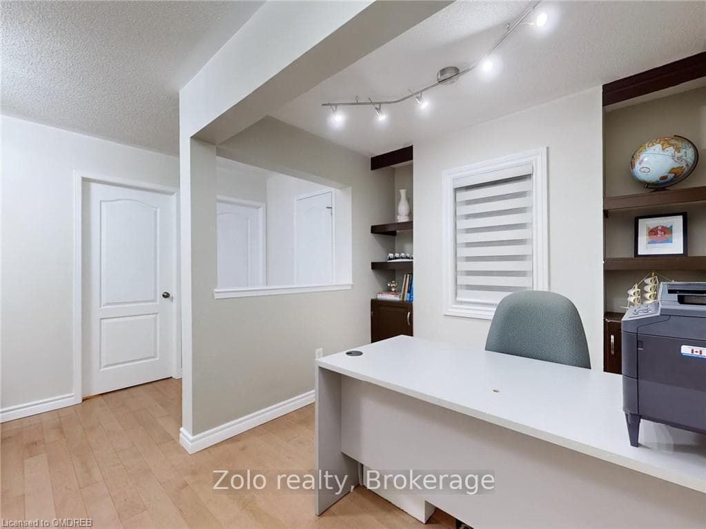 2280 STONE GLEN Crescent photo 18