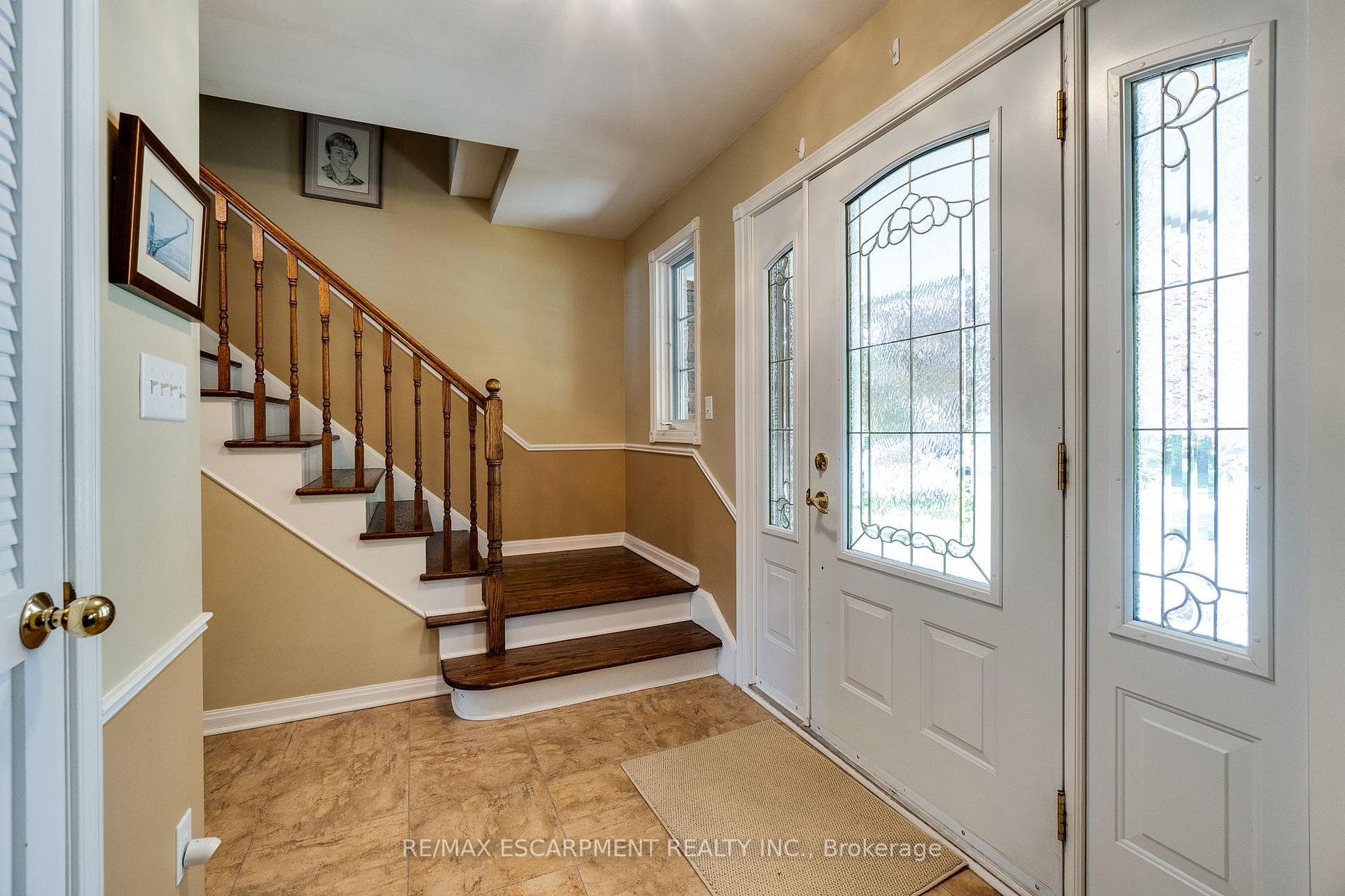 399 Goodram Drive photo 5