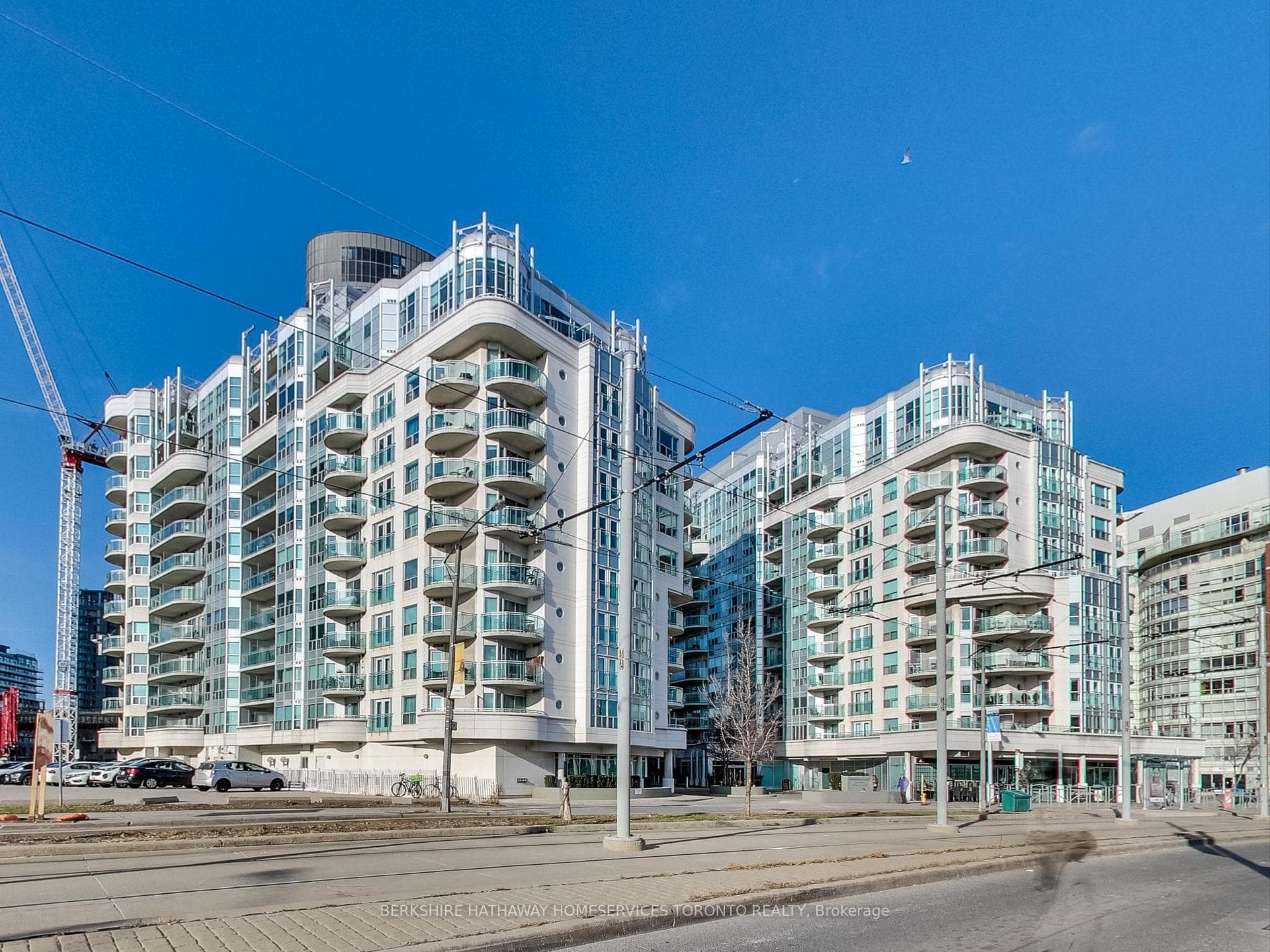 600 Queens Quay Unit 209 photo 4