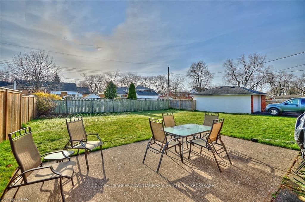 14 WOODCROFT Crescent photo 34