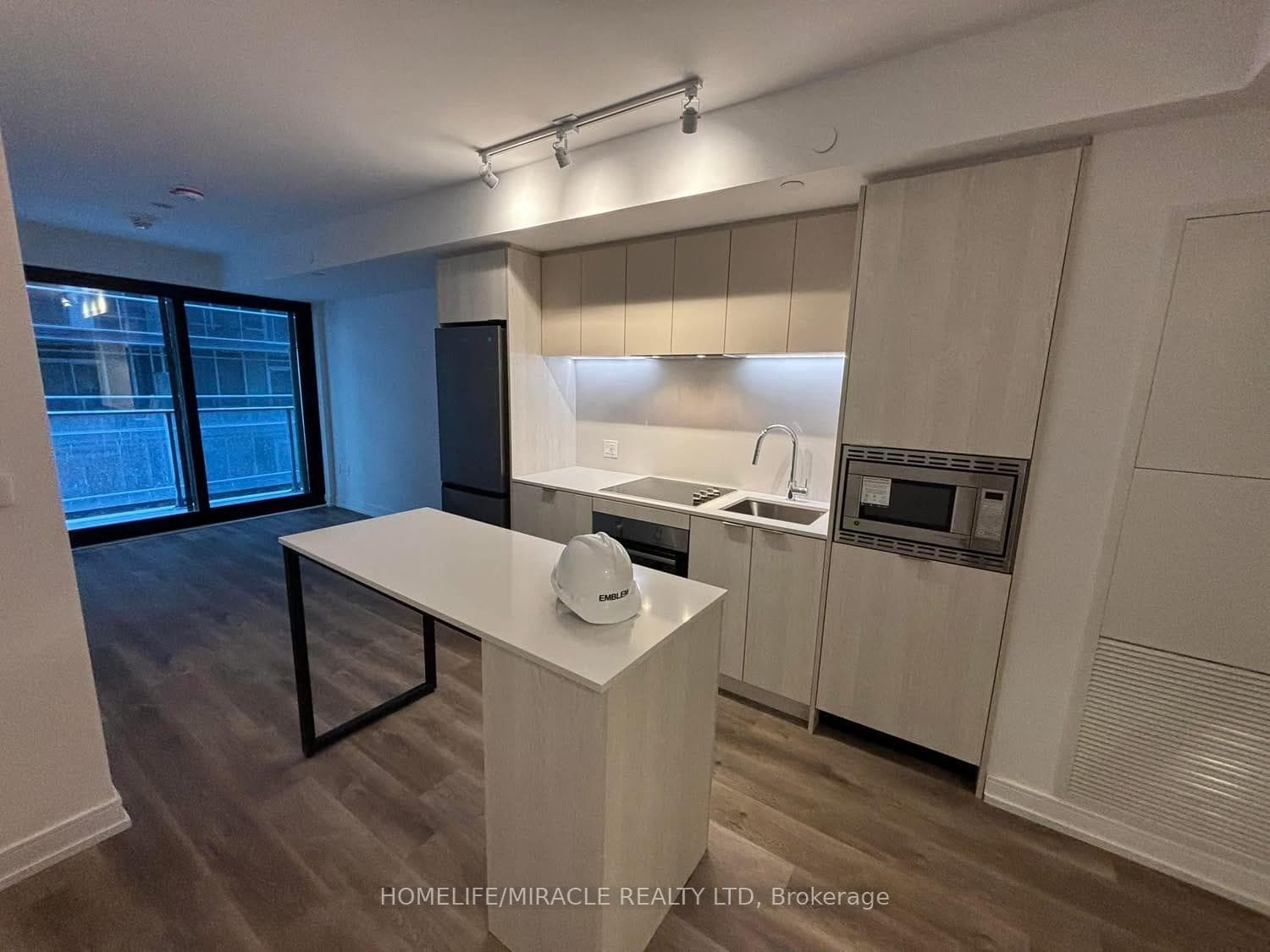 1 Jarvis Street Unit 618 photo 3