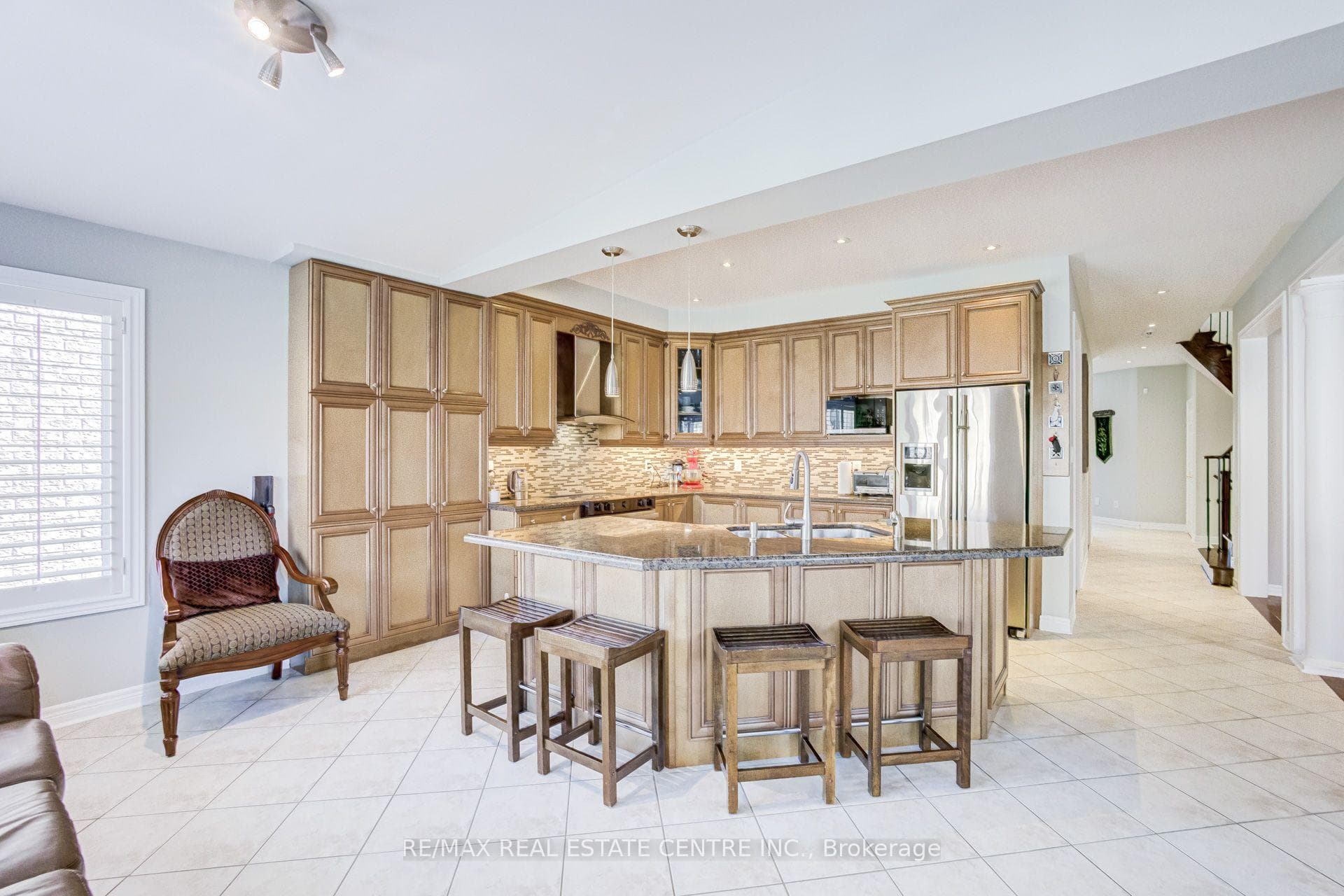 5588 Doctor Peddle Crescent photo 14