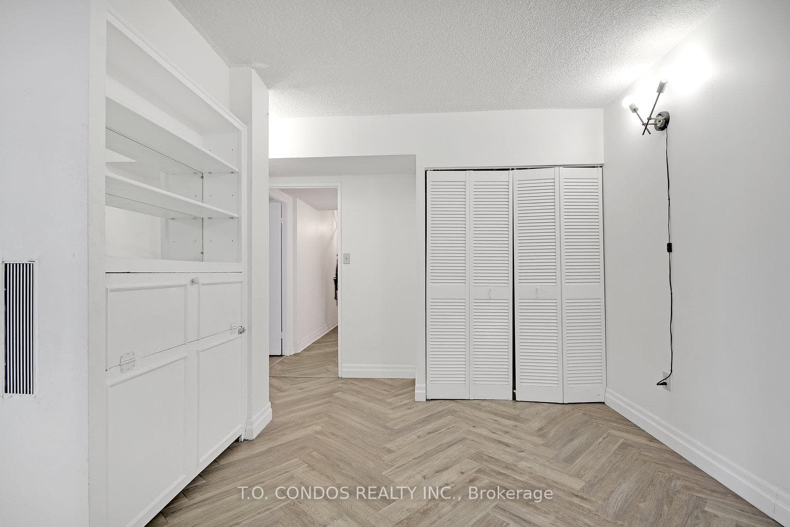 33 Harbour Square Unit 839 photo 28