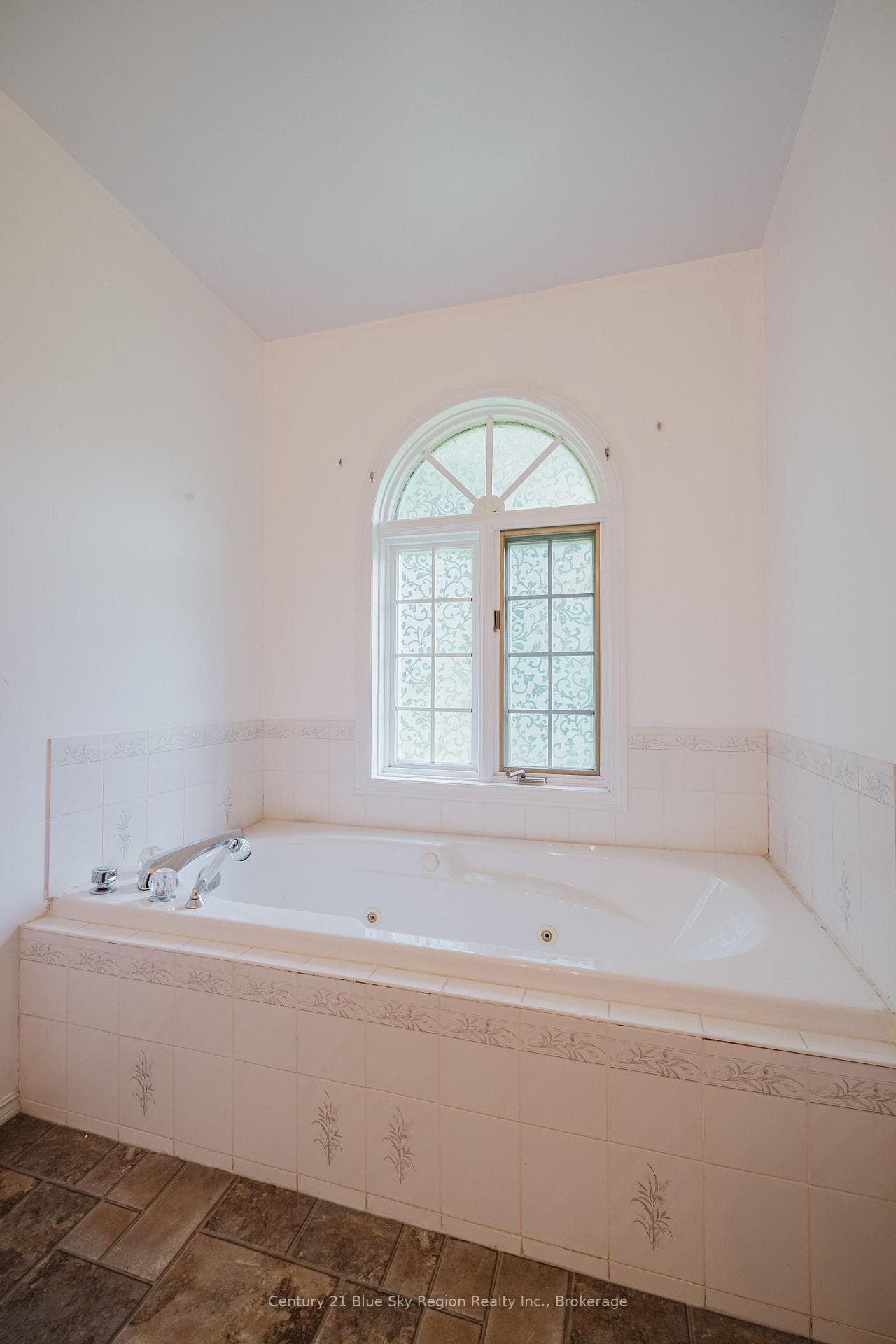 69 Waukegan Road photo 15