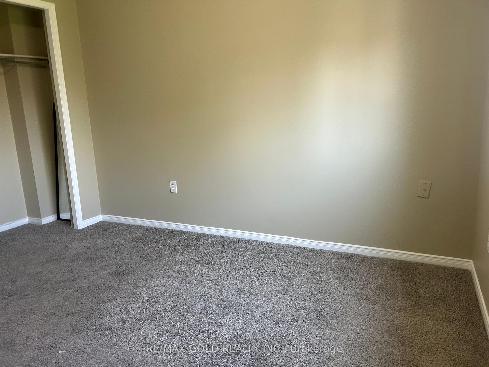 283 Newport Drive Unit Upper Level photo 18