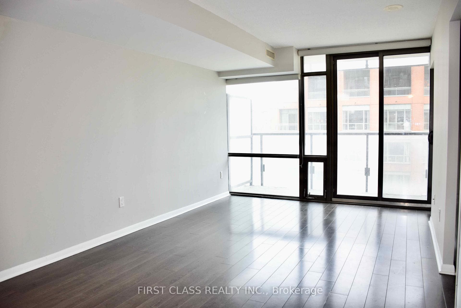 37 Grosvenor Street Unit 1406 photo 5