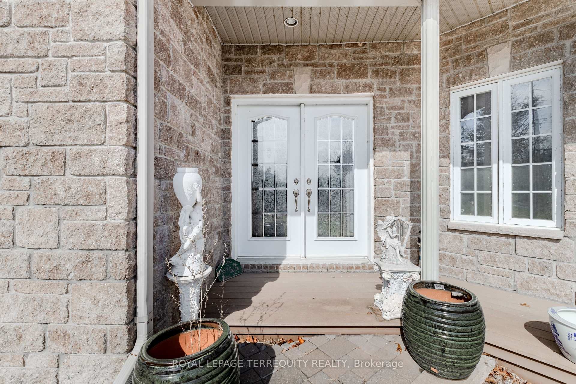 591 Du Parc Road photo 2
