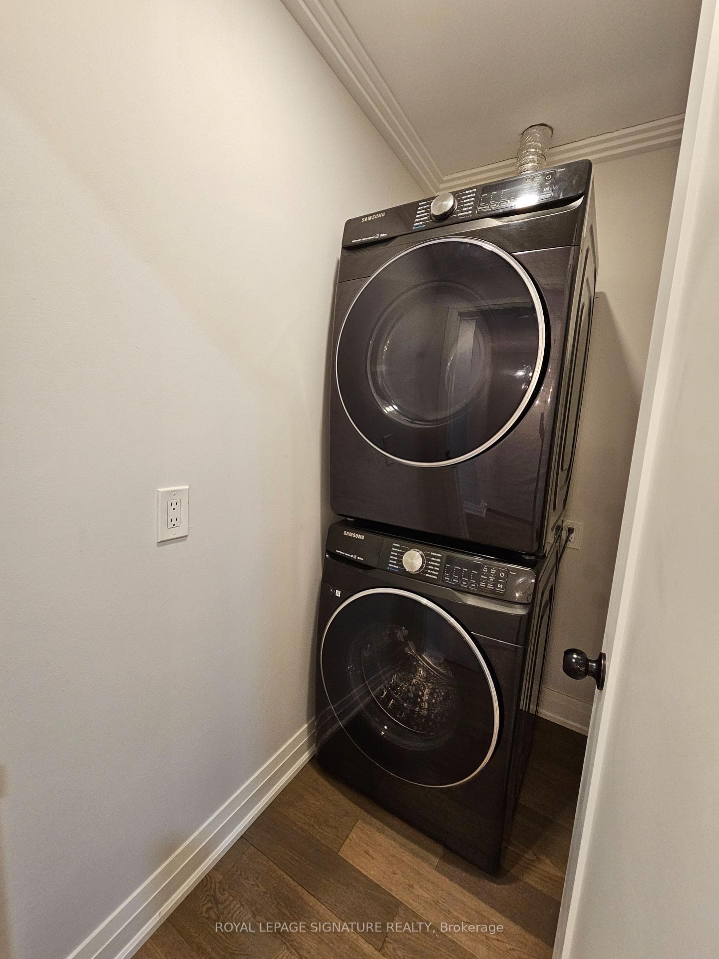 384 Lolita Gardens Unit Upper photo 18