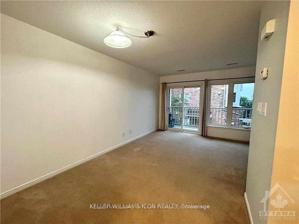 146 Urbancrest Private photo 4