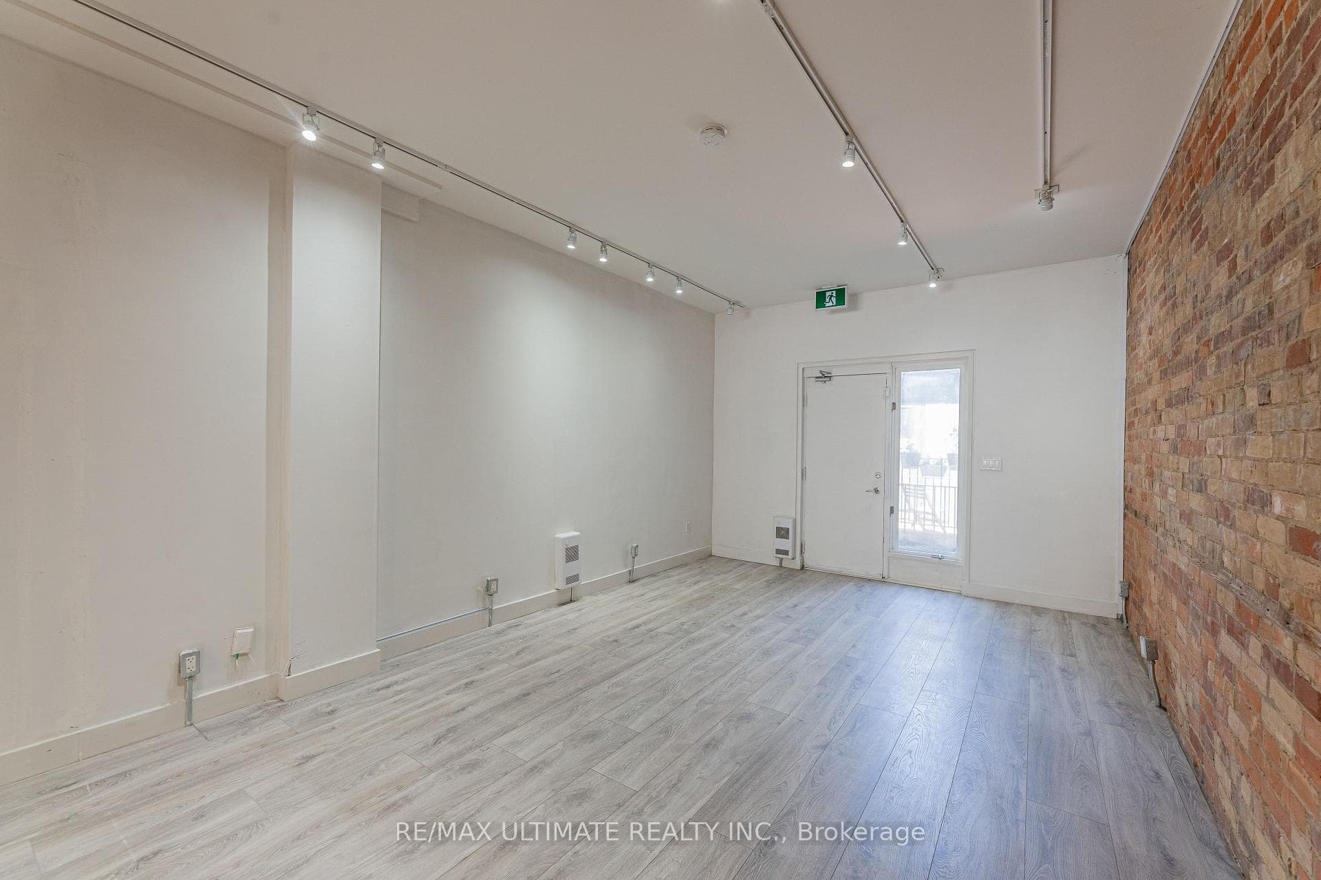 1164 Queen Street photo 12
