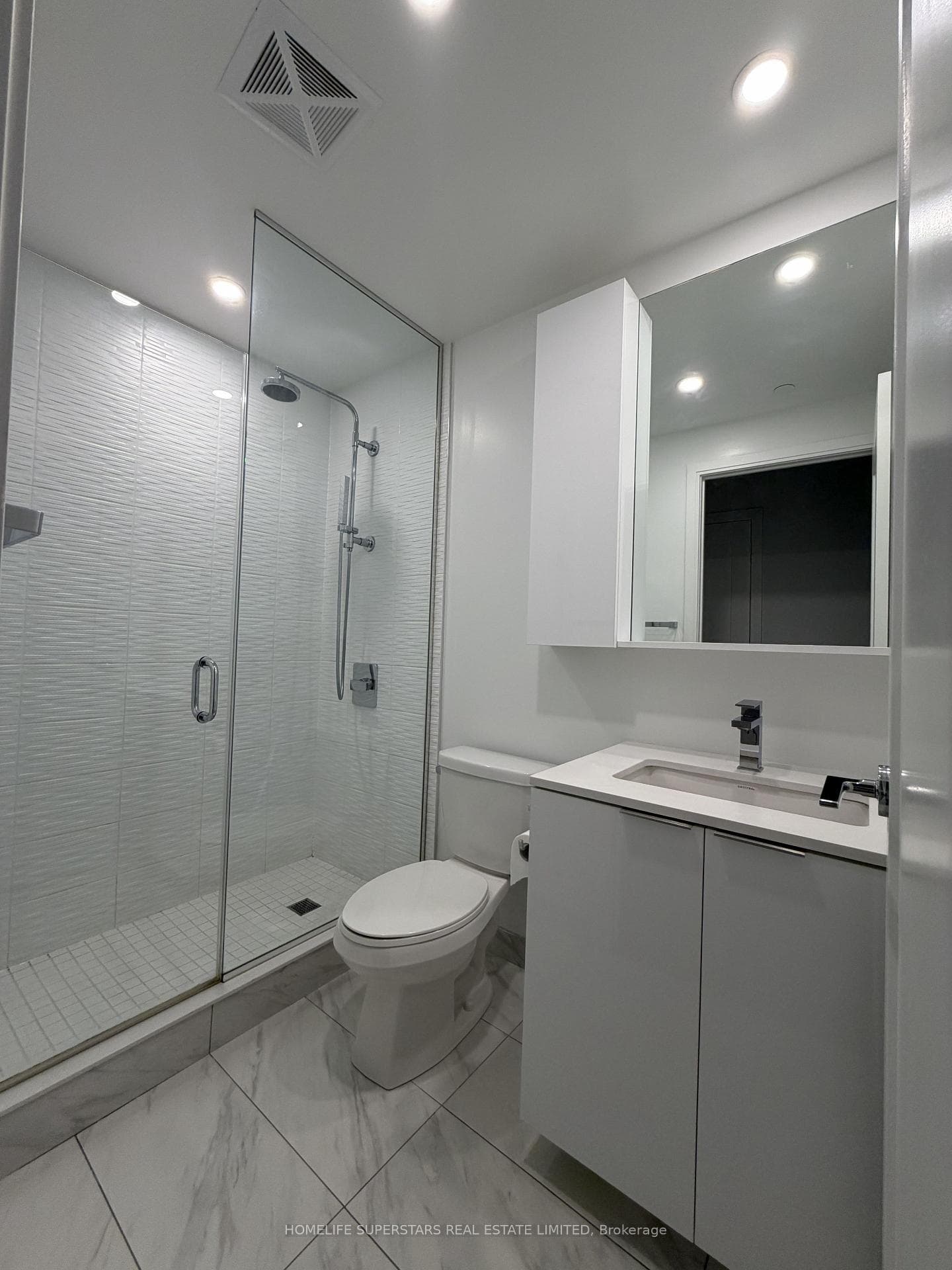 Mstr. Bdrm - Ensuite