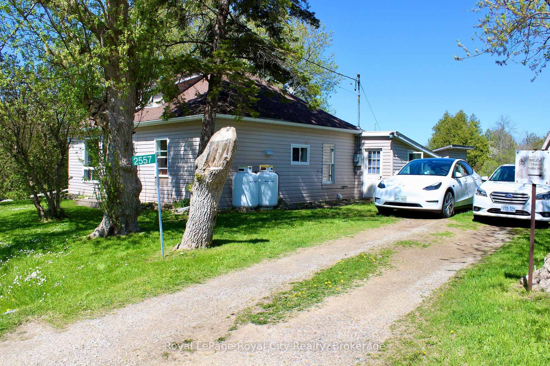 2557 Bruce Road photo 5
