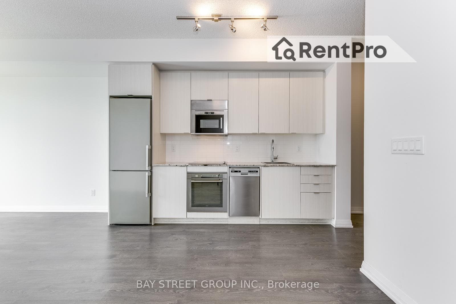 101 Erskine Avenue Unit 2813 photo 13