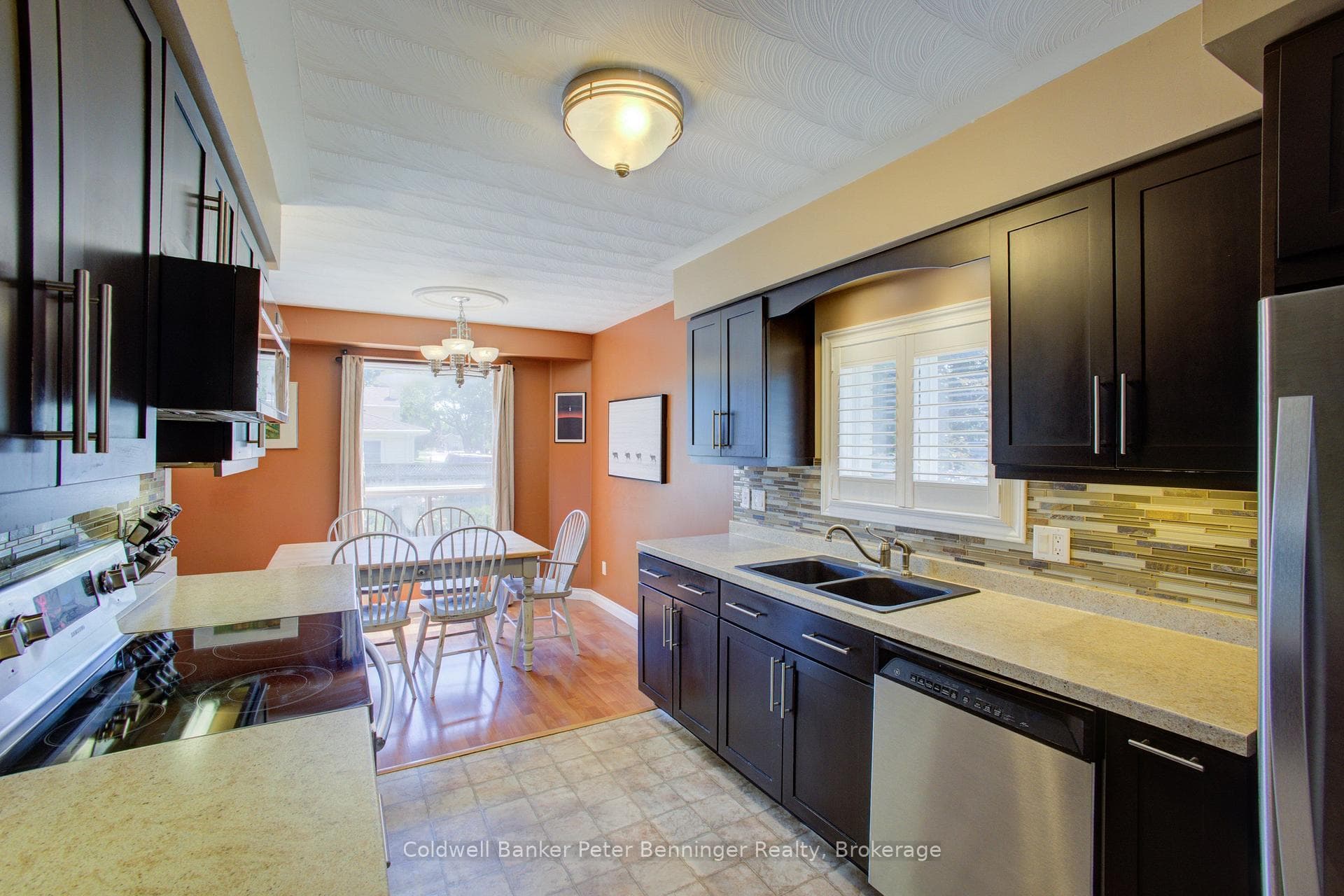 737 Mackendrick Drive photo 15