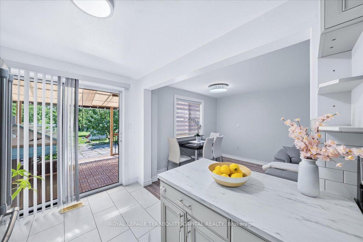 9 Seymour Crescent photo 22