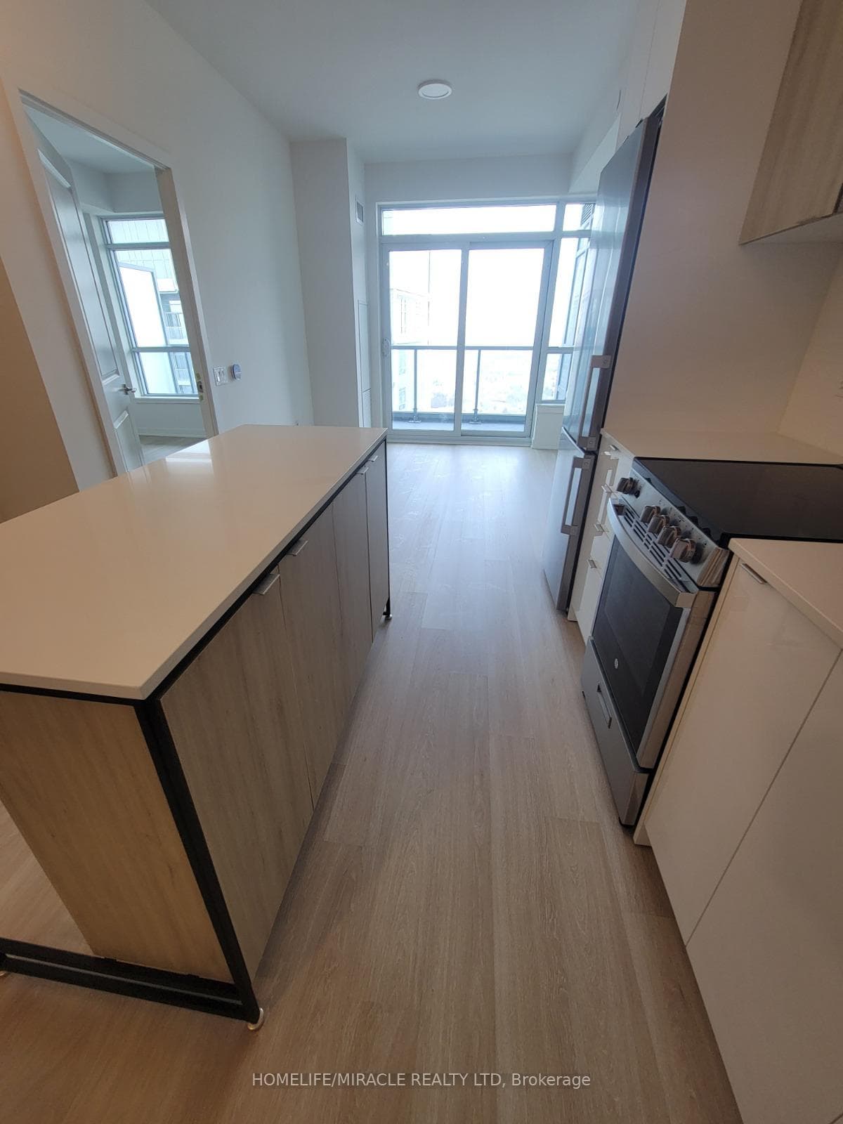 30 Upper Mall Way Unit 3109 photo 4