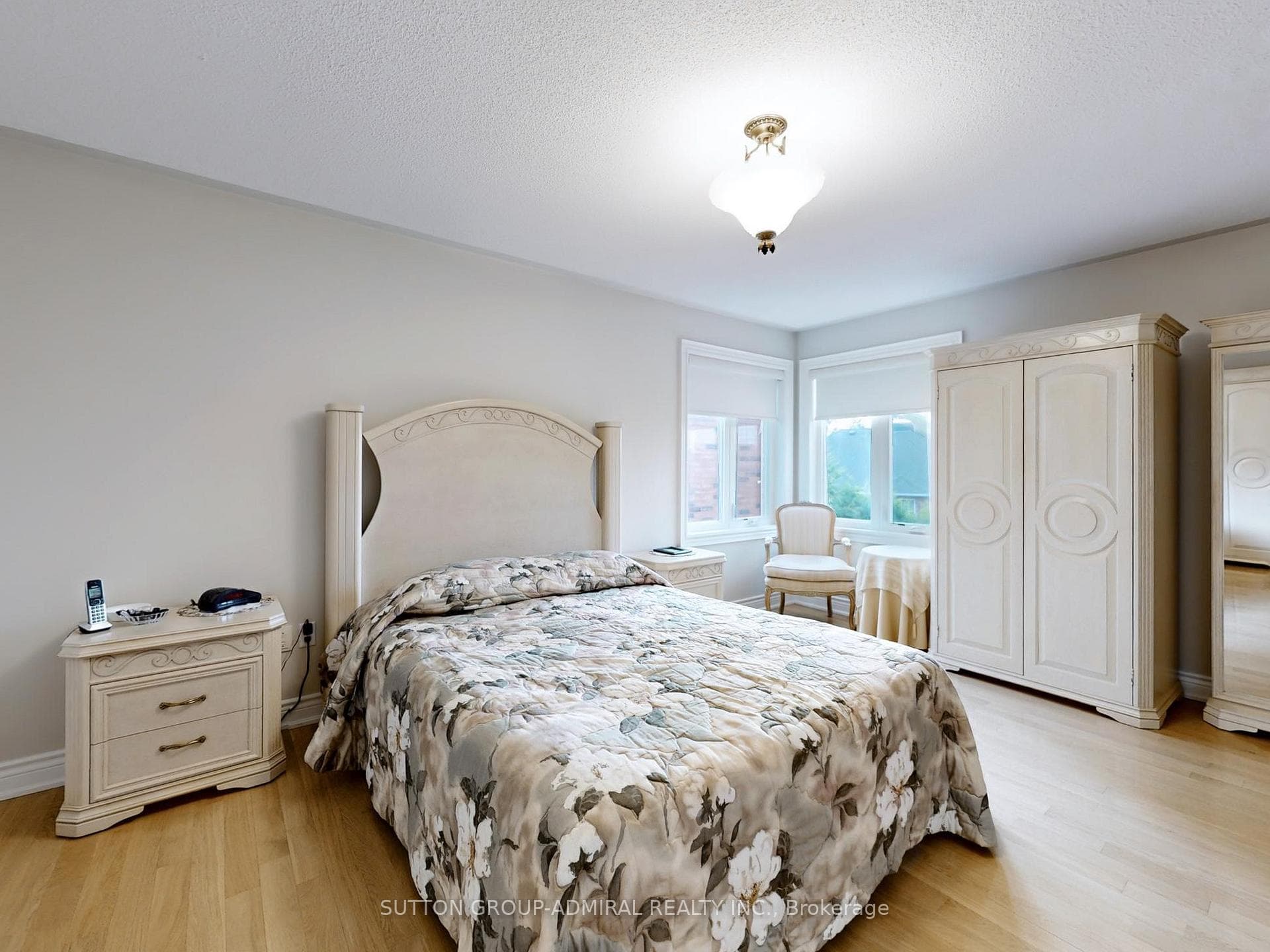 493 Highcliffe Drive photo 16