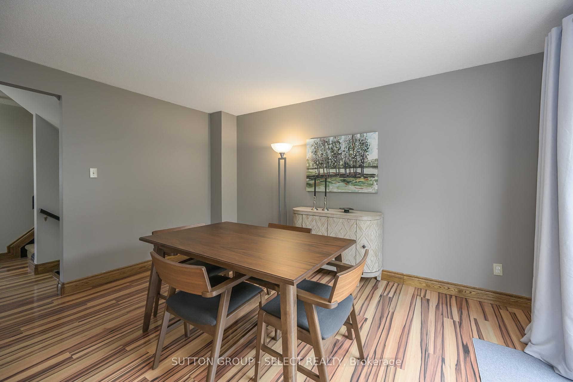 281 Everglade Crescent photo 8