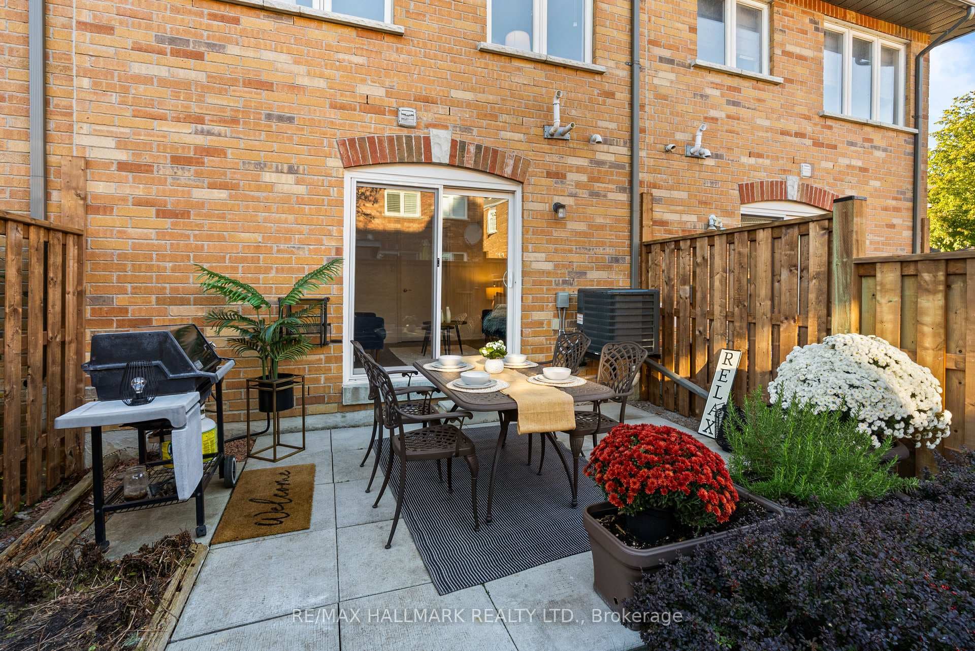 Beautiful landscaped-new fences 2025