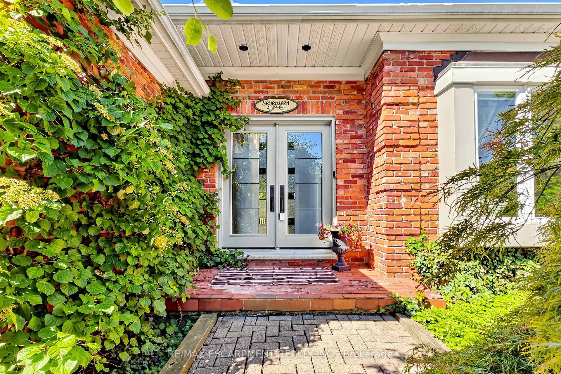 17 Flanders Drive photo 4
