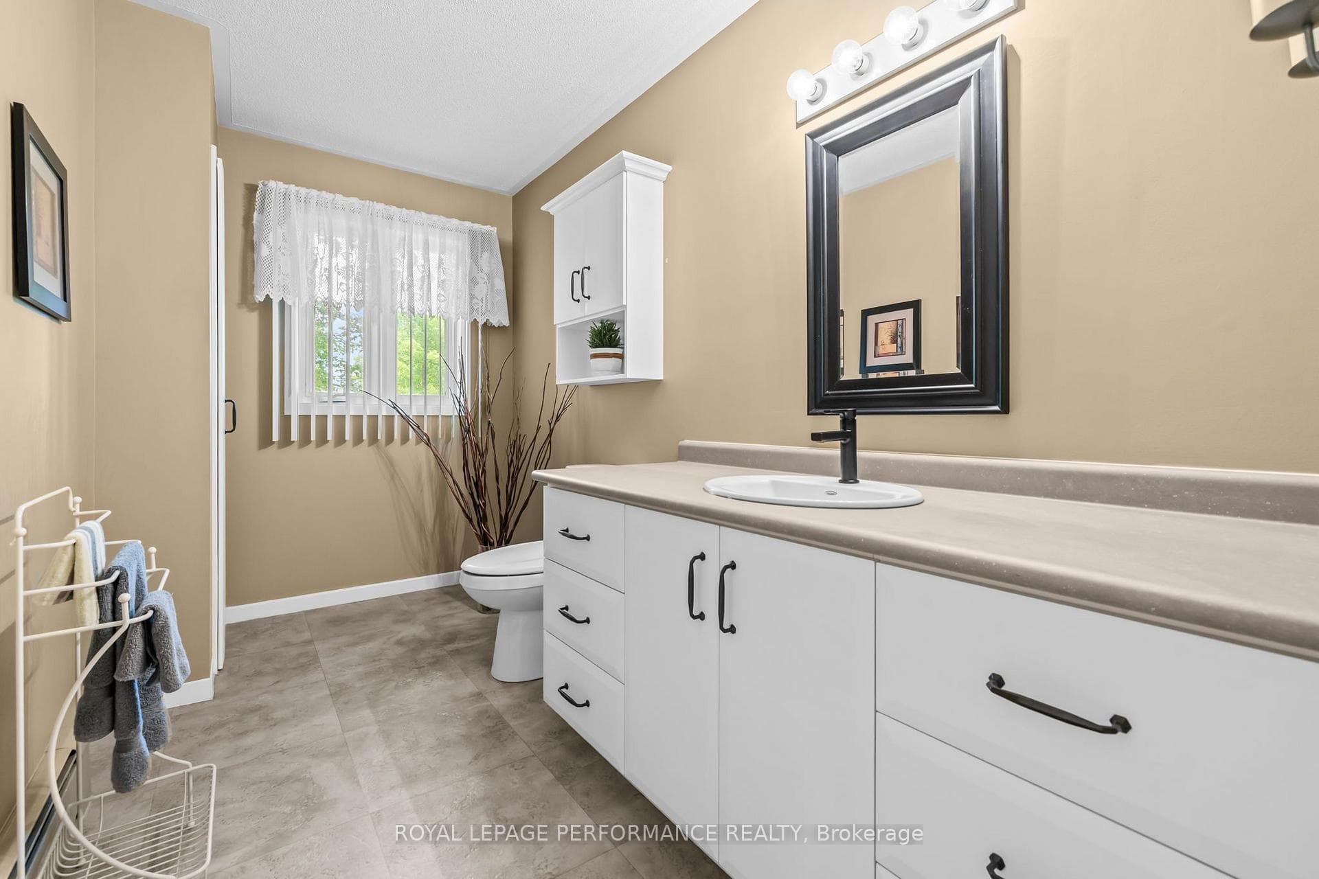 828 Principale Street photo 32
