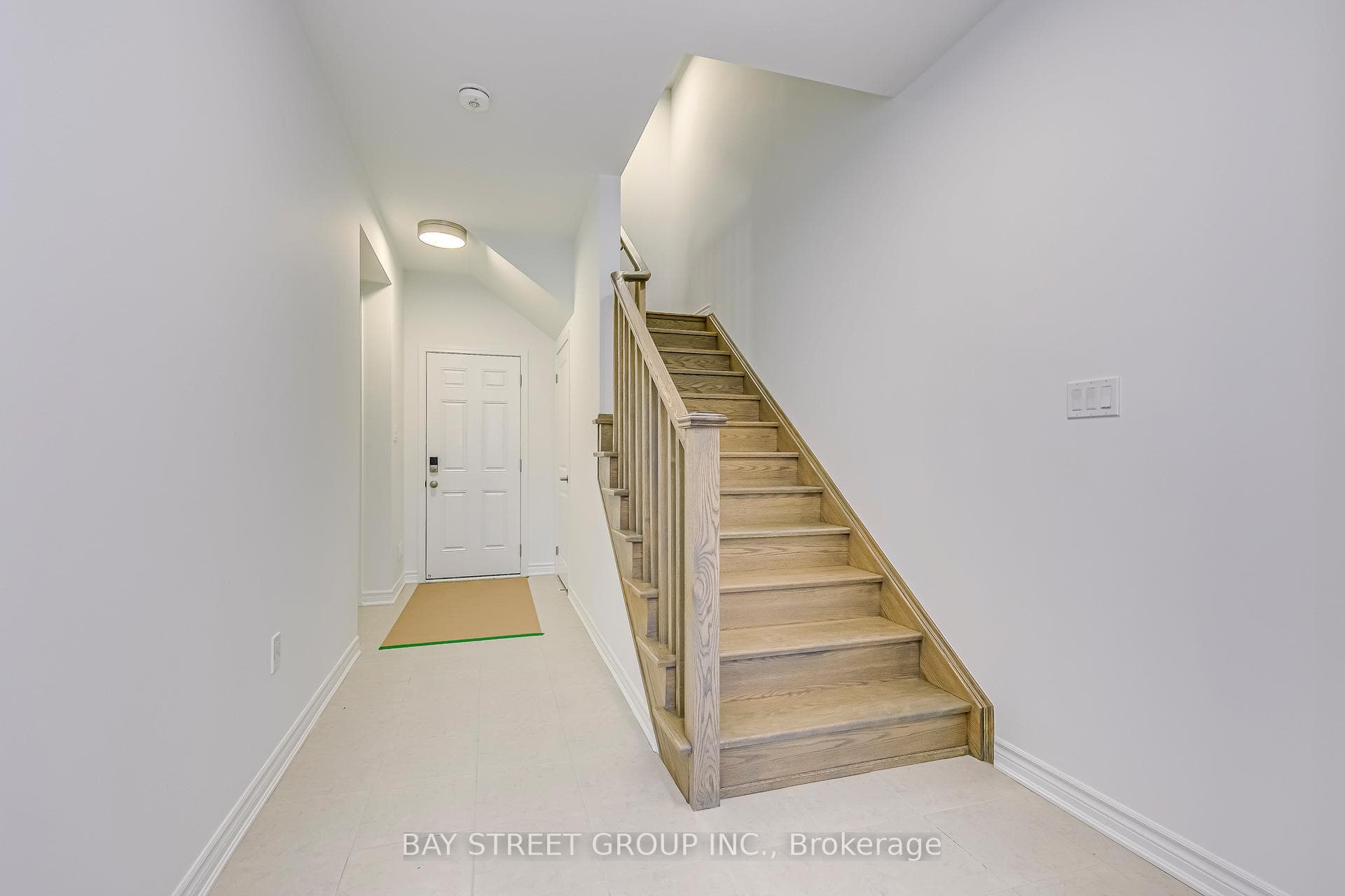 3074 Merrick Road photo 10