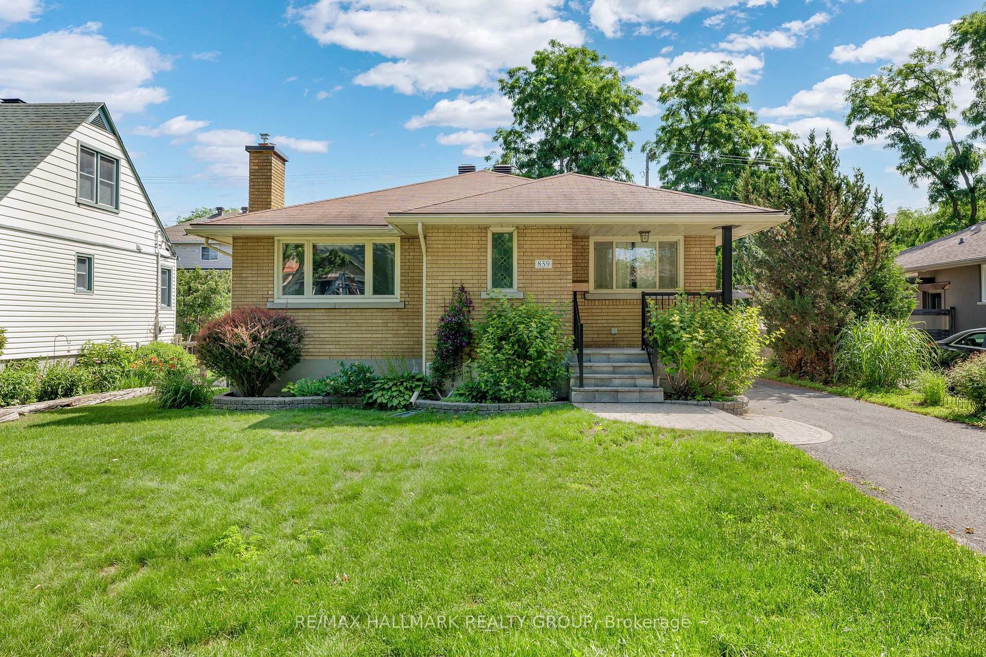 859 Duberry Street photo 2